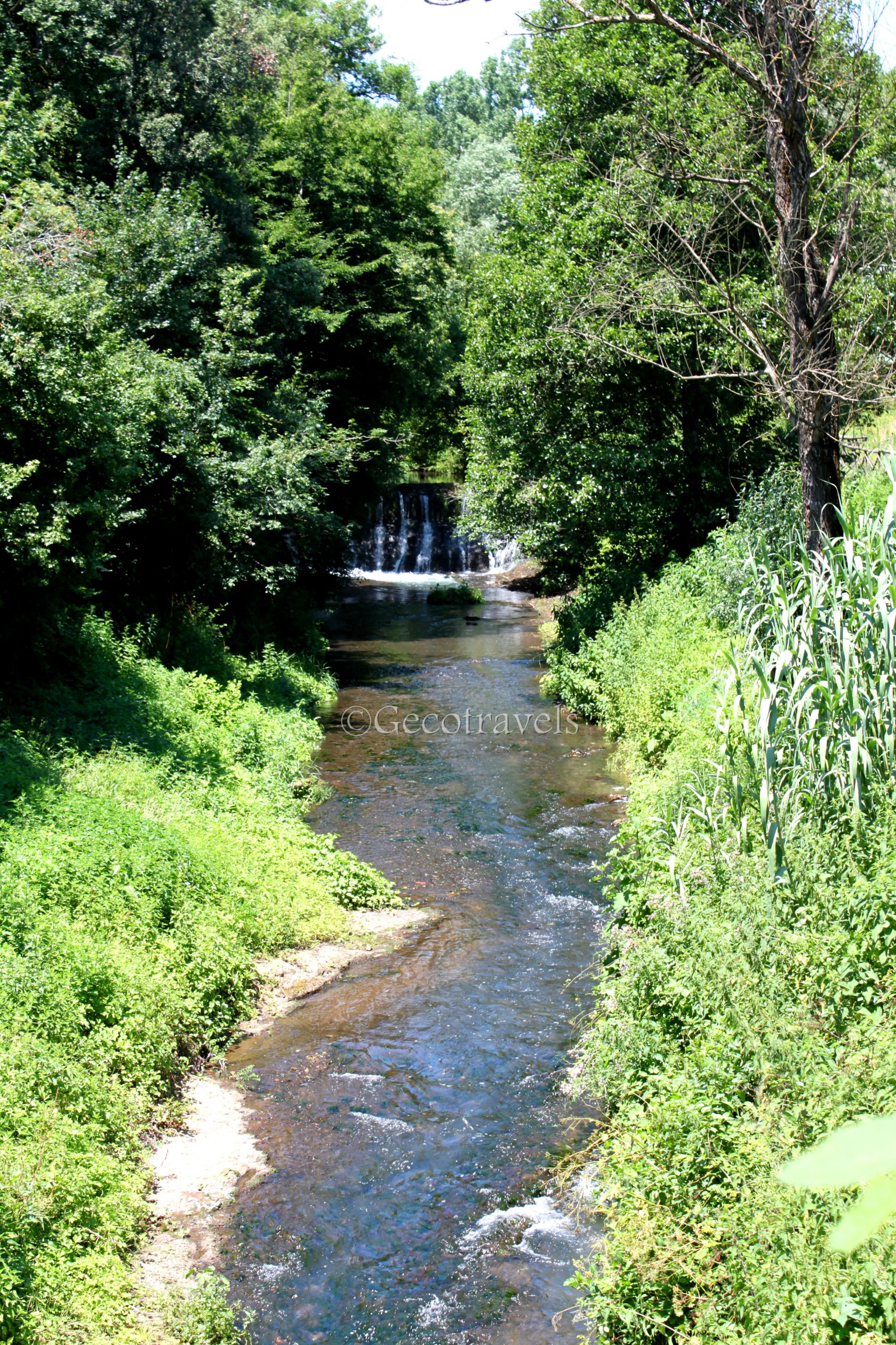 Rio Fratta che attraversa la valle del Sambuco